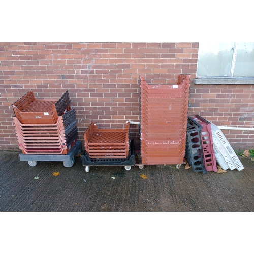 440 - 3 wheeled skates and 44 various type plastic bread trays