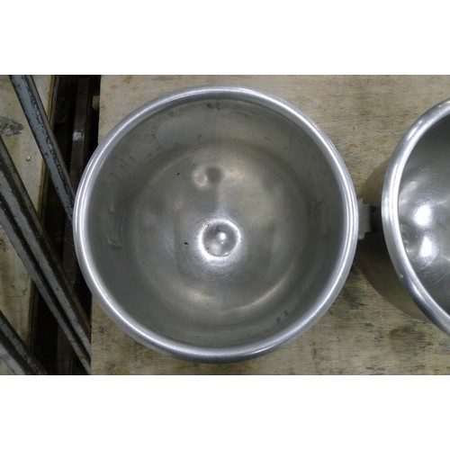 382 - 2 stainless steel mixer bowls both diameter approx 36cm / 20 quart