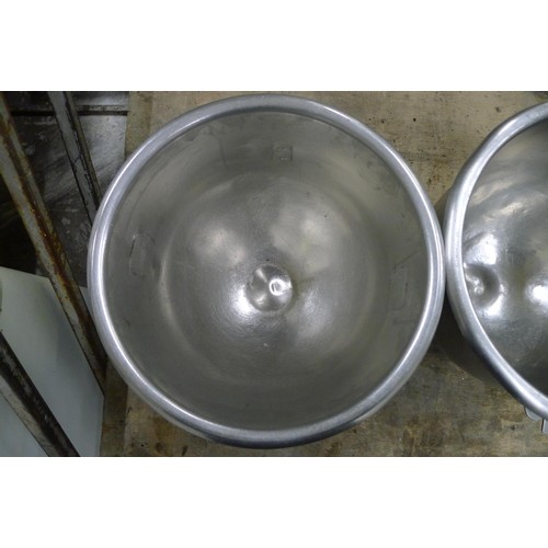 383 - 2 stainless steel mixer bowls both diameter approx 36cm / 20 quart