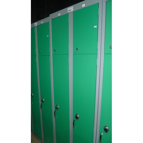 3454 - 1 green 2 door personnel locker with 3 compartments in each side (keys in auction office) lift handl... 