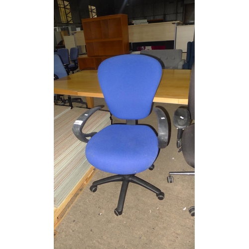 3529 - 1 blue upholstered office swivel chair