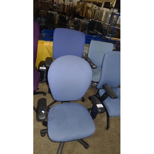 3560 - 2 upholstered office swivel chairs - 1 x light blue & 1 x dark blue