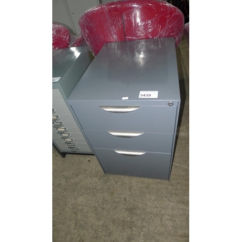 3439 - 1 grey metal pedestal, supplied with 2 keys