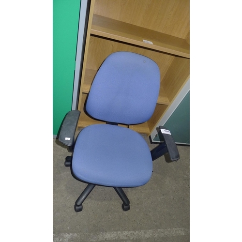 3468 - 1 light blue upholstered office swivel chair