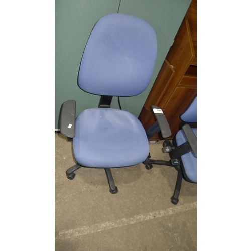 3469 - 1 light blue upholstered office swivel chair