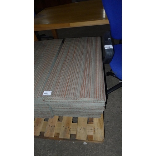 3530 - A quantity of approx 50 beige and orange pattern carpet tiles by Shaw each tile approx 46cm x 91cm