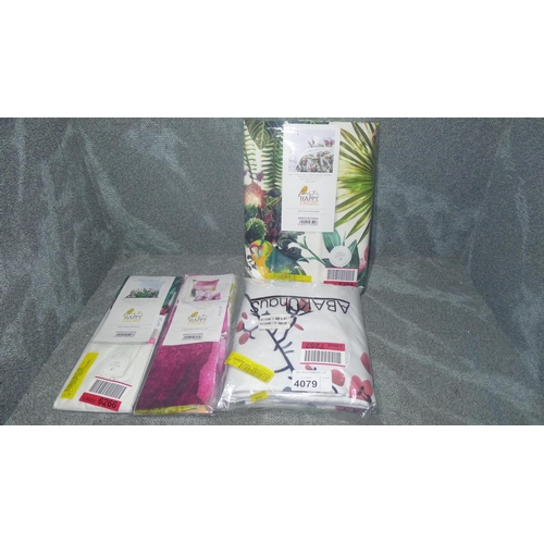 4079 - 2 x double duvet cover sets and 2 cushion covers