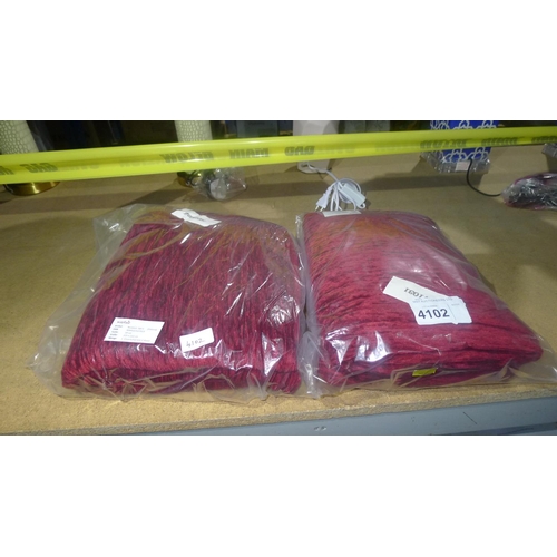 4102 - 2 x matching single room darkening curtains by 3 Posts type Breed Love Pinch approx 145x132cm