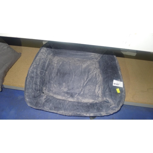 4107 - A small pets princess bed