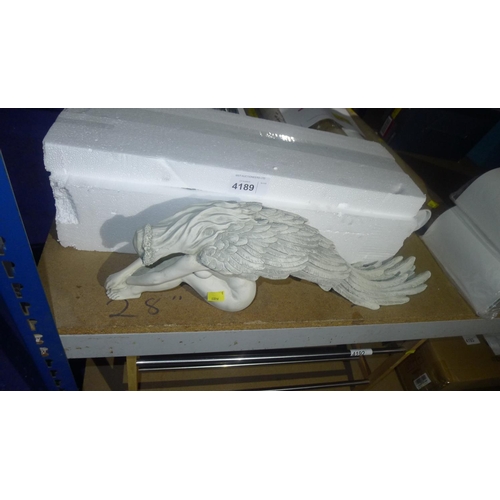 4189 - 1 white resin angel figure