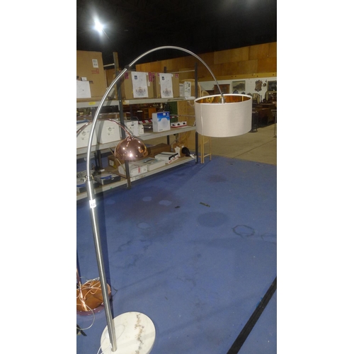 4230 - 1 cantilever floor standing lamp 240v with polished stone base and a light brown shade