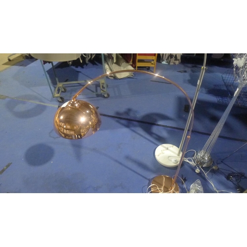 4231 - 1 cantilever copper coloured floor standing lamp 240v with a copper coloured shade