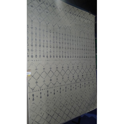 4439 - 1 Nuloom Bodrum grey patterned rug approx 150cm x 225cm