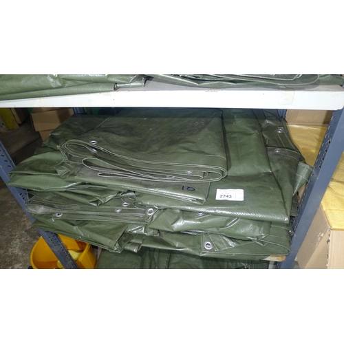 2743 - 10 x green tarpaulin type covers each approx 3.3m x 1.75m. Contents of 1 shelf