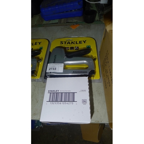 2733 - 1 Stanley Aluminum heavy duty staple gun suitable for 6mm to 14mm staples and 1 box containing 6000 ... 