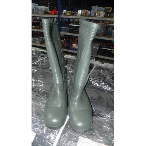 2620 - 5 pairs of size 8 Amblers Safety Wellington boots - some unused and are slightly used