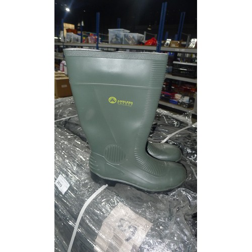 2620 - 5 pairs of size 8 Amblers Safety Wellington boots - some unused and are slightly used