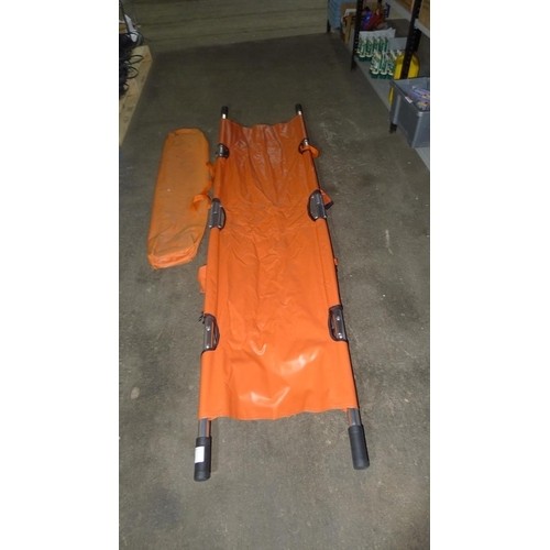 2563 - 1 Blue Lion two fold stretcher (orange coloured) RRP £86