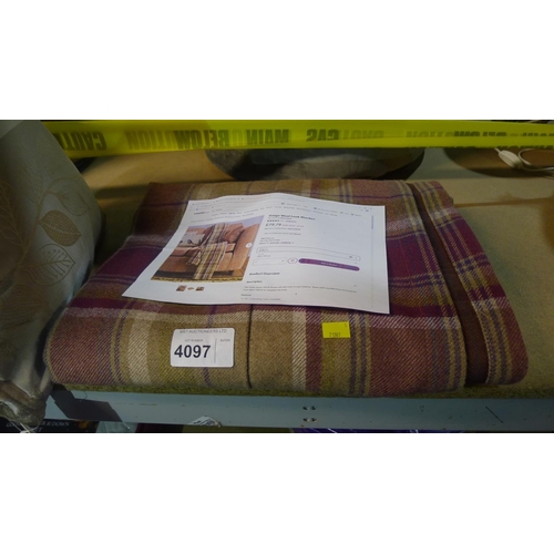 4097 - A gaige wool look blanket in Mulberry