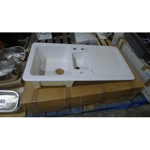 2567 - 1 white ceramic 1.5 bowl / single drainer inset sink by Villeroy and Boch approx 100cm x 51cm - appe... 