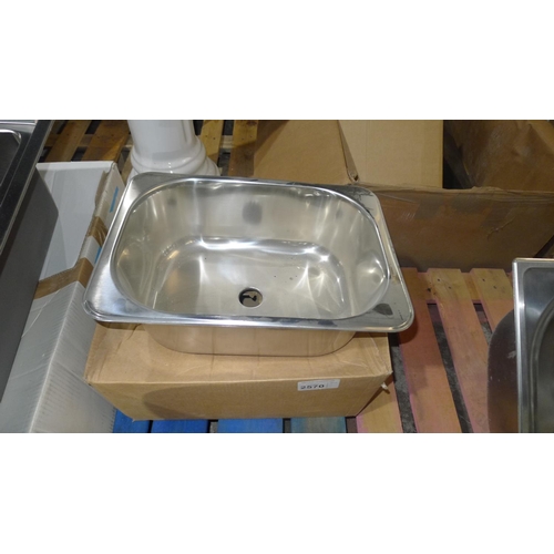 2570 - 1 small stainless steel inset sink (no make visible) approx 44cm x 31cm - appears to be unused