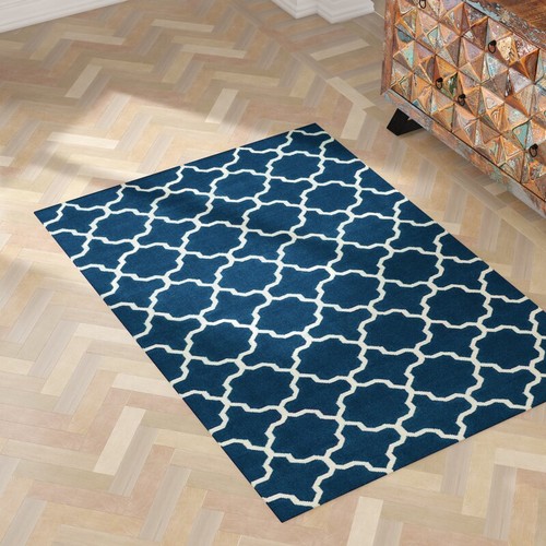 4490 - A blue and white patterned rug 140x200cm RRP £169