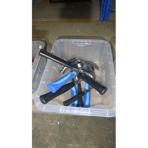 2507 - 1 box containing 8 claw hammers (different sizes)