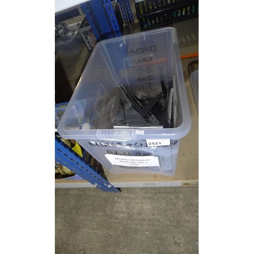 2521 - 1 box containing a quantity of various size / finish T hinges