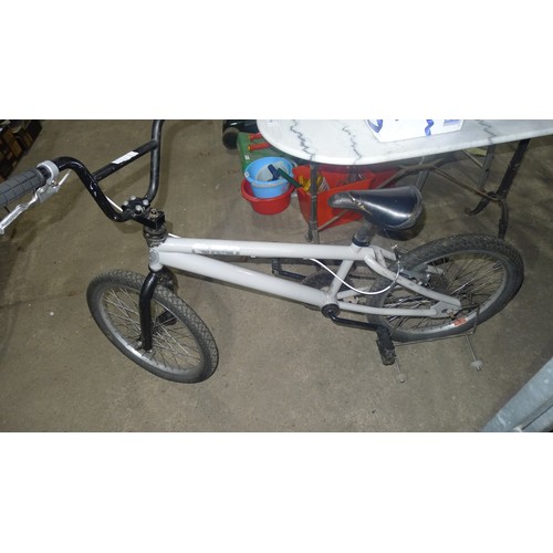 118 - A BMX bike in grey unknown make or model, with GT handlebars & 20