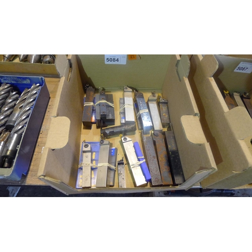 5084 - 1 box containing a quantity of various parting / grooving tools and tips