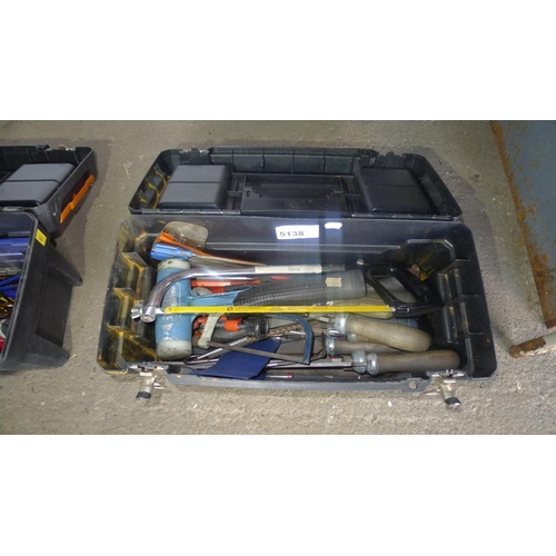 5138 - 1 black plastic tool box containing a quantity of various hand tools