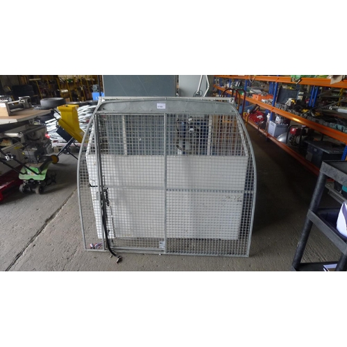 5140 - 2 metal bulkheads for van / pick up (exact fitting unknown) comprising of 1 x galvanised metal mesh ... 