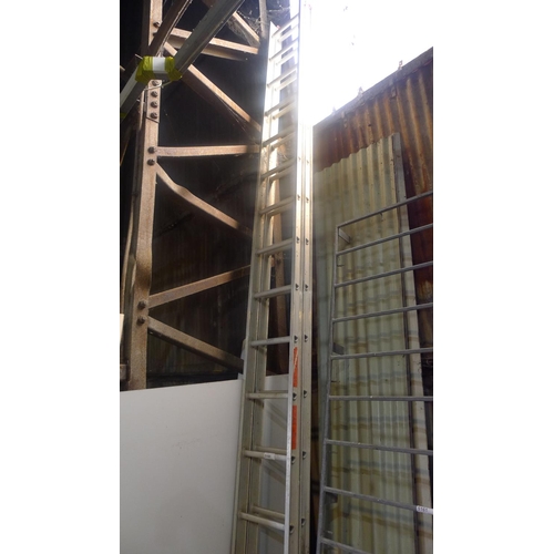 5160 - 1 tall double extending aluminium ladder by Clima (2 x 16 tread)