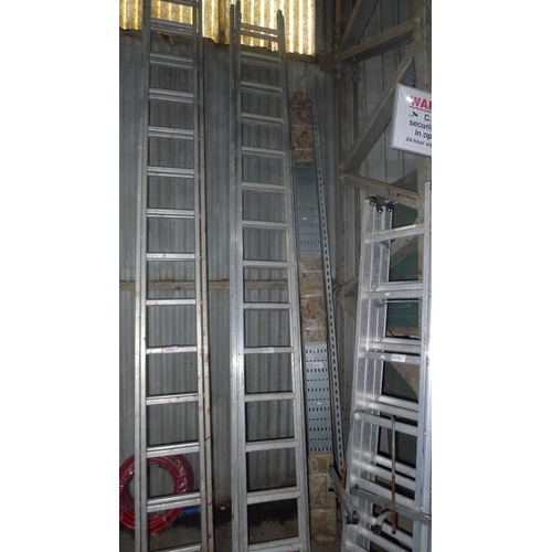 5177 - 1 double extending aluminium ladder by Gravity (2 x 14 tread)