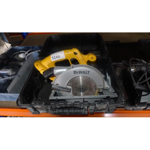 5244 - 1 DeWalt cordless circular saw type DC390 - Not supplied with a battery or a charger