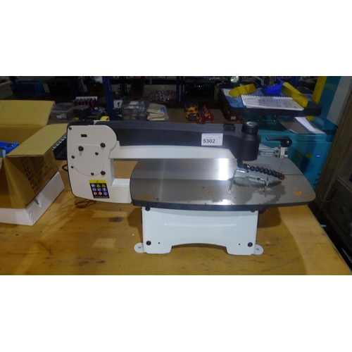 5302 - 1 Jet bench top scroll saw type JWSS-22B, 22inch, 240v RRP £850 (SP016644)