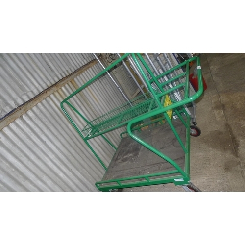 5169 - 1 green metal trolley, max load approx 400kg - DIY store type for sheet materials etc