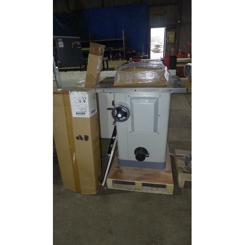 5372 - 1 table saw type Trade AT254LTS, 240v, supplied with a fence and a fence rail. Please note that the ... 