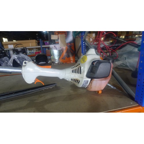 5228 - 1 petrol engine strimmer by Stihl type FS45 and 1 petrol engine hedge trimmer by Jonsered type HT22