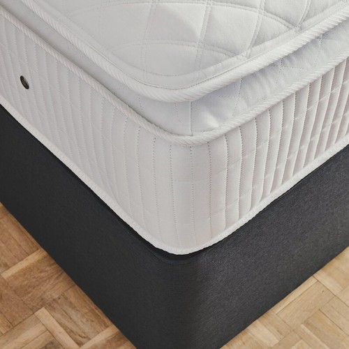 4626 - A 6ft gel pillow top 3200 mattress by Sleep Ezee RRP £949