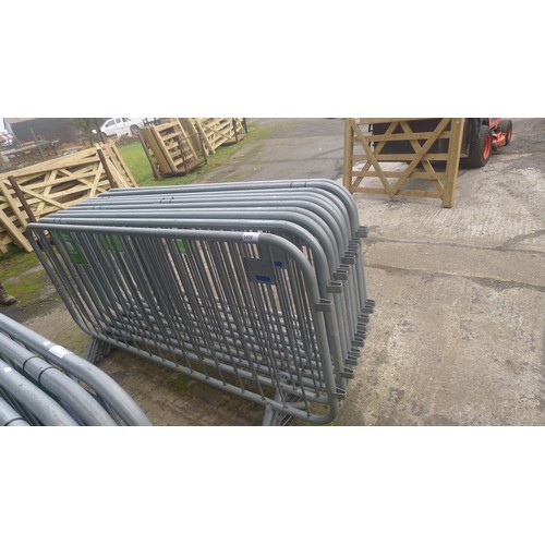 5409 - 10 galvanised metal free standing interlockable pedestrian control barriers by Smart Weld, each appr... 