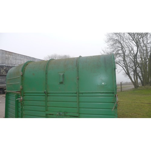 5418 - 1 vintage twin axle, braked horsebox by Rice (for two horses), body size approx 330cm long x 170cm w... 