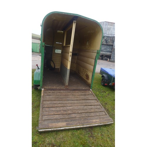 5418 - 1 vintage twin axle, braked horsebox by Rice (for two horses), body size approx 330cm long x 170cm w... 