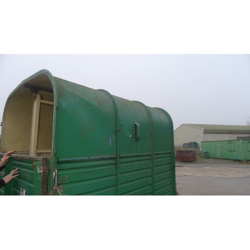 5418 - 1 vintage twin axle, braked horsebox by Rice (for two horses), body size approx 330cm long x 170cm w... 