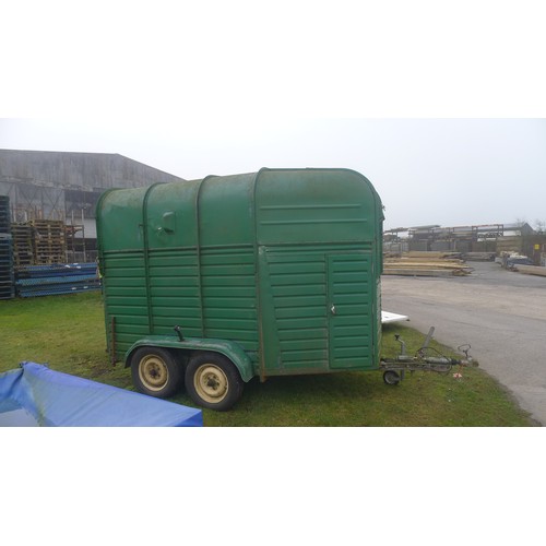 5418 - 1 vintage twin axle, braked horsebox by Rice (for two horses), body size approx 330cm long x 170cm w... 