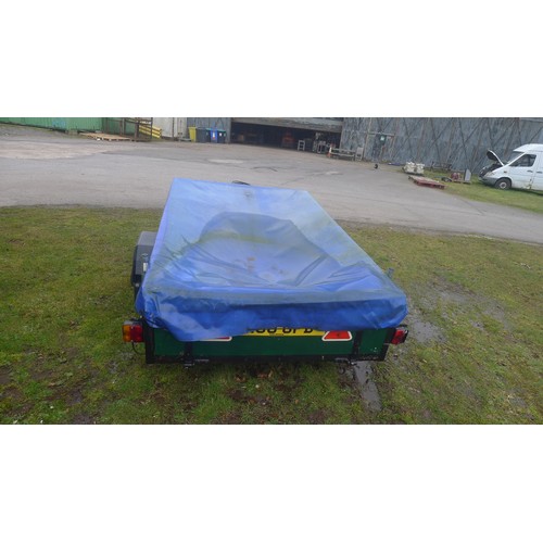 5419 - 1 unbaked single axle trailer supplied with a spare wheel and a blue tarpaulin load cover, body size... 