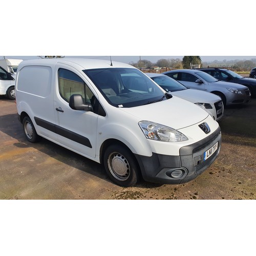 5435 - Peugeot Partner 625 HDi 75 panel van, white, Reg LN11 TVY  18/03/2011,  1560cc 5sp manual diesel, Si... 