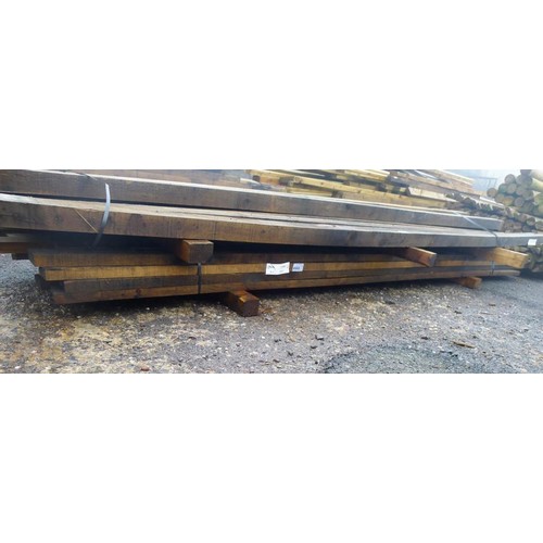 6065 - A quantity of approx 22 lengths of Oak each at approx 8.5cm x 4cm. Lengths vary slightly up to 390cm... 