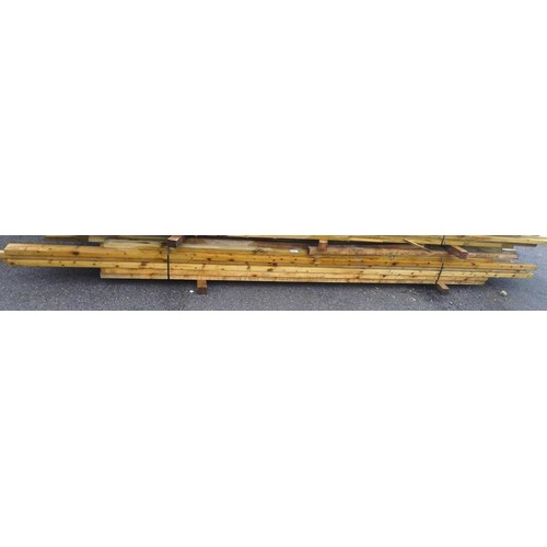 6069 - A quantity of various lengths of wood including 4.5cm x 4.5cm, 8.5cm x 4cm, half round rails, fence ... 