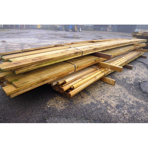 6072 - A quantity of mixed profile 12cm wooden decking, mainly all at approx 480cm long (Middle stack)